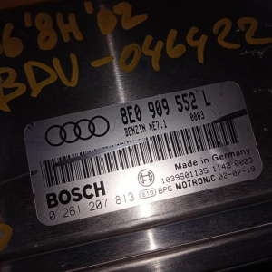 Блок управления двс Audi A4 B6/8H7 BDV '2002 2.4L V6 2WD CVT 0261207813 8E0909552L