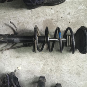 Стойка Toyota SV55 Vista перед, лев 4WD