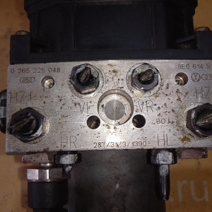 Блок ABS Audi A4 B6/8E2/8H7 2WD ESP 5.7 (скол на корпусе ЭБУ) 8E0614517 '2002