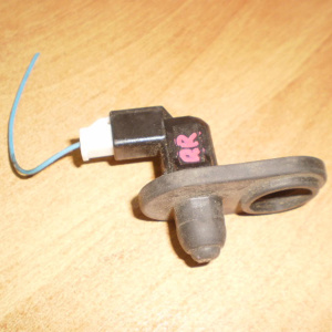 Концевик двери Toyota Ractis NCP100 зад, лев