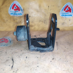 Крепление подушки ДВС Toyota 2ZR Auris ZRE150 2WD m/t 6 ступ. перед F ( SS )