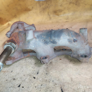 Коллектор выпускной Mitsubishi 6G74 Pajero/Triton V83W/V93W/KB9T SOHC под ЕГР перед, лев LS3 / 954 / MR450954