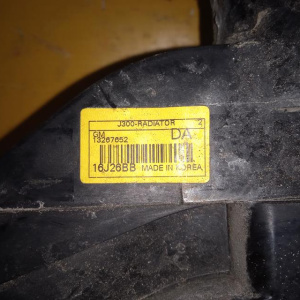Радиатор охлаждения Chevrolet J300 Cruze LDE/F16D4 '2009- AT DA 52422261 (дефект верхнего правого крепления) 13267651
