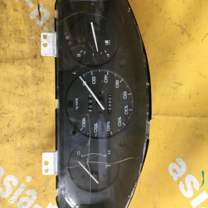 Панель приборов Mazda Demio DW3W '1996-1999 дефект стекла D205