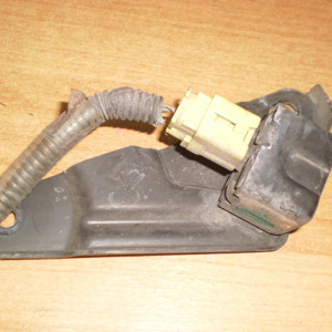 Датчик удара Toyota Corolla NZE120 перед, прав 89173-12060