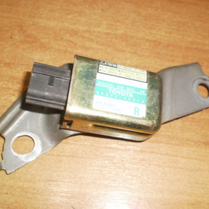 Датчик удара Toyota Harrier MCU10/30 зад, прав 89833-48010