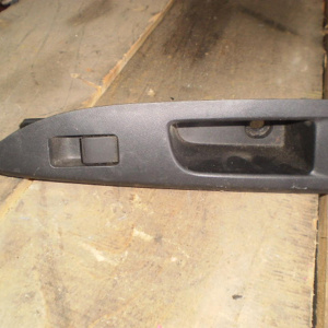 Пульт стеклоподъемника Mazda Demio DE3FS зад, прав D651-66370