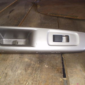 Пульт стеклоподъемника SUBARU Forester SH5 зад, лев 94266-FG010