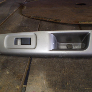 Пульт стеклоподъемника SUBARU Forester SH5 зад, прав 94266-FG000