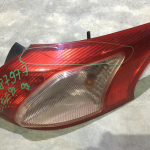 Стоп Mitsubishi 220-87977 R Galant Fortis CX3A Hatchback розов. дефект стекла