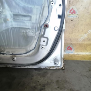 Дверь боковая Kia Sportage KM/JE/FQ '2004-2010 перед, прав в сборе, с накладкой (дефект, ржавчина по низу)