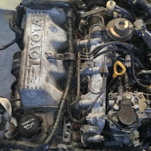 Двигатель Toyota 2C-2415929 2WD без вакуумника Caldina CT196