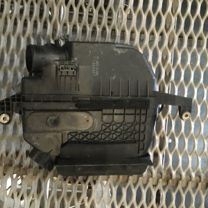 Корпус воздушного фильтра TOYOTA ACR30/40 2AZ Estima дефект
