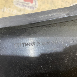 Корпус воздушного фильтра BMW X5 E53/E70 M57N/M57N2 Крышка (дефект) 13717793203