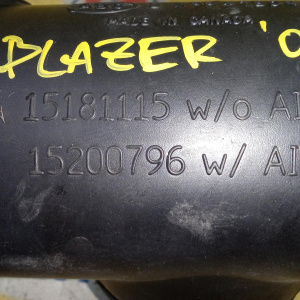 Патрубок воздушного фильтра Chevrolet Vortec 4200/LL8 TrailBlazer GMT360/KC '2003 гофра с датчиком температуры, фильтром 15181115