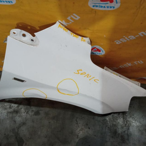 Крыло Chevrolet Aveo T300 '2011- перед, прав под повторитель (дефект, вмятины) 95024532