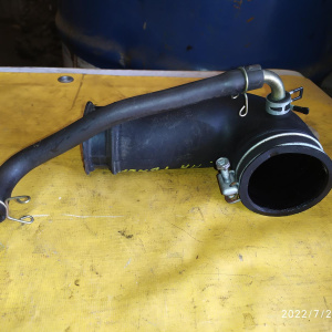 Гофра впускного коллектора Toyota 2C Corolla CE100 резиновая на коллектор 17881-64240