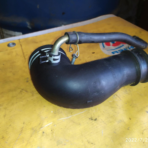 Гофра впускного коллектора Toyota 2C Corolla CE100 резиновая на коллектор 17881-64240