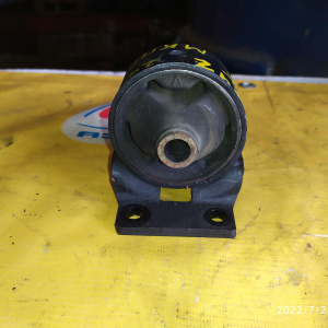Подушка двигателя Toyota 7K-E Lite Ace Noah/Town Ace Noah KR42 2WD m/t 12303-64110