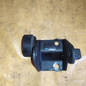 Крепление подушки ДВС Toyota 3S-FE Ipsum SXM15/ST215 4WD a/t зад. A243F R ( M )