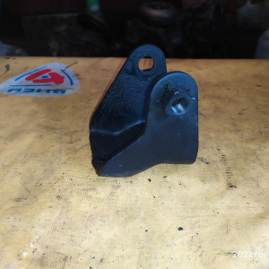 Крепление подушки ДВС Toyota 3S-FE Ipsum SXM15/ST215 4WD a/t зад. A243F R ( M )