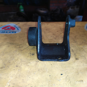 Крепление подушки ДВС Toyota 3S-FE Ipsum SXM15/ST215 4WD a/t зад. A243F R ( M )