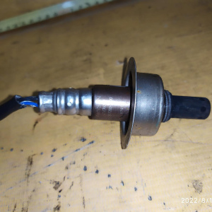 Датчик кислородный Nissan YD25-DDTI Caravan E26 F 4 конт. номер 1 211200-7420