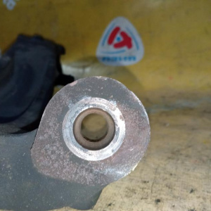 Ступица Chevrolet GMT360/KC TrailBlazer '2005 перед, прав только поворотный кулак (дефект пыльника шаровой)