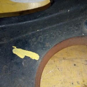 Ступица Chevrolet GMT360/KC TrailBlazer '2005 перед, прав только поворотный кулак (дефект пыльника шаровой)