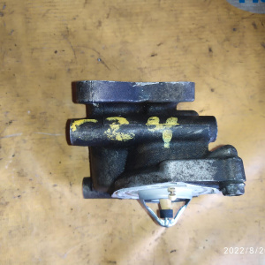 Корпус термостата Nissan 2J21 / 110612J211 Serena C24/W11/P11/U14/M12/N30/V10/Y11 SR20 корпус без крышки