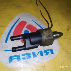 Датчик давления масла гидроусилителя руля Nissan 49762AA000 Sunny B15/E50 QG15/QG16/QG18/VQ35 пластиковый на 2 вакуумные трубки