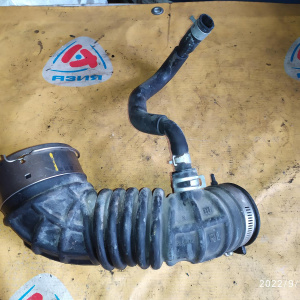 Гофра впускного коллектора Nissan VR30DDTT Skyline V37 перед, прав резиновая ( на R турбину вход ) E ( RL )