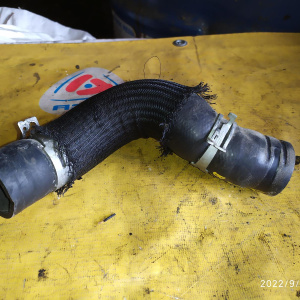 Патрубок  радиатора Nissan Skyline V37 VR30DDTT R в F верх