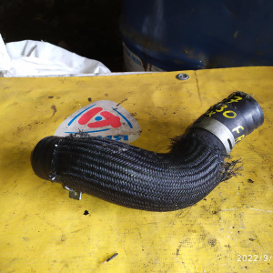 Патрубок  радиатора Nissan Skyline V37 VR30DDTT R в F верх