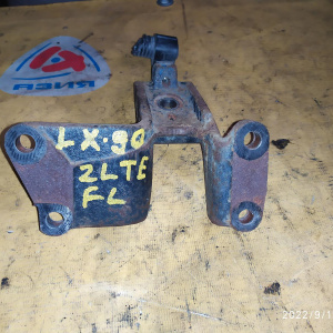 Крепление подушки ДВС Toyota 2L-TE Mark II LX90 2WD a/t перед, лев 4530