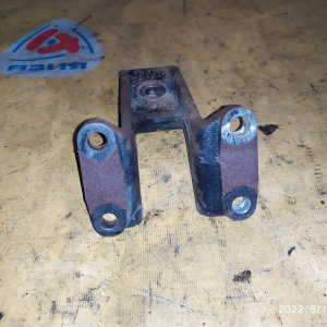 Крепление подушки ДВС Toyota 2L-TE Mark II LX90 2WD a/t перед, прав 12311-54210