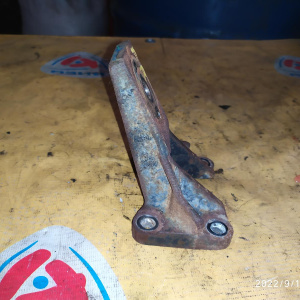 Крепление подушки ДВС Toyota 2L-TE Mark II LX90 2WD a/t перед, прав 12311-54210