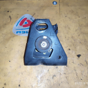 Крепление подушки ДВС Toyota 1AZ-FE/2AZ-FE RAV4 ACA31 4WD m/t F