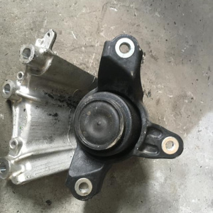 Подушка двигателя Honda K20A/K24A Accord CU/CW2 с кронштейном перед, лев