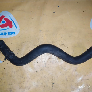 Патрубок радиатора печки Toyota 87245-2A580 Mark II GX100 1G-FE '09.1996-08.1998 ВЕРХ, с головки на кран печки ТРАМБЛЁР