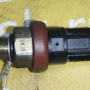 Датчик давления масла гидроусилителя руля Nissan 497617P900 Cube/March Z10/K11 CGA3 на шланг ГУР 2 контакта ЧЁРНЫЙ