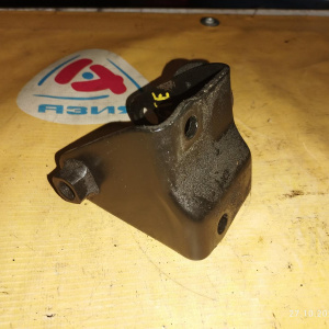 Крепление подушки ДВС Toyota 3S-GTE Caldina ST215 4WD a/t U140F зад. R ( G )
