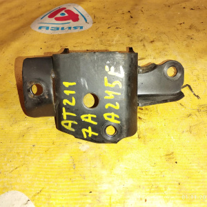 Крепление подушки ДВС Toyota 4A/7A Corona Premio AT211 2WD a/t A245E перед, лев ( B ) 12325-16210