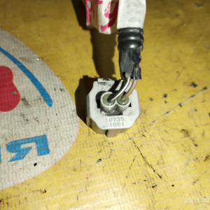 Разъём датчика температуры Toyota 90980-10735 / -11061 Corolla ZRE142 2SZ/1TR/1NR/2TR/3GR/5GR/3SZ/1NZ/2ZR/2UZ/3UR/2GR/1GR/1KR/3ZR/1ND/K3/1KD/4GR/2AR/2