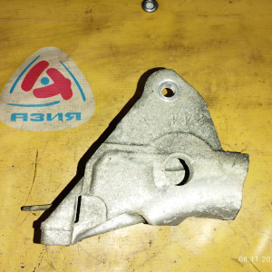 Крепление подушки ДВС Mitsubishi 4G63-T Airtrek/Outlander CU2W/CU4W 4WD a/t зад, R ( 244 ) MR983244