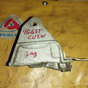 Крепление подушки ДВС Mitsubishi 4G63-T Airtrek/Outlander CU2W/CU4W 4WD a/t зад, R ( 244 ) MR983244