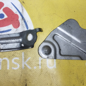 Крепление насоса гидроусилителя руля Toyota 1SZ Vitz/Platz/Yaris SCP10 '12.2002- + задняя защита 44442-52011 + 44393-52030