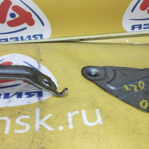 Крепление насоса гидроусилителя руля Toyota 1SZ Vitz/Platz/Yaris SCP10 '12.2002- + задняя защита 44442-52011 + 44393-52030