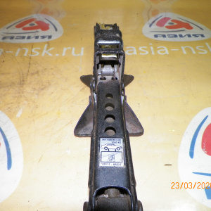 Домкрат Toyota ACV30/ACV31/ACV35/MCV30/MCV31/ACV40/AHV40/ASV40/GSV40/GSX30/AGV10/AGV15/GGV15 09111-AA010 1000 кг.