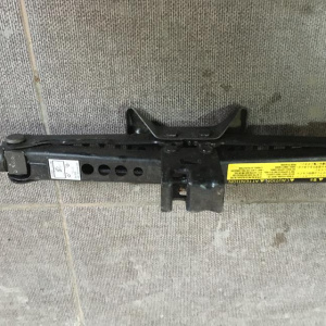 Домкрат Toyota ACV30/ACV31/ACV35/MCV30/MCV31/ACV40/AHV40/ASV40/GSV40/GSX30/AGV10/AGV15/GGV15 09111-AA010 1000 кг.